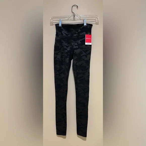 SPANX NWT Faux Leather Black Camo Leggings Size XS - Picture 2 of 6